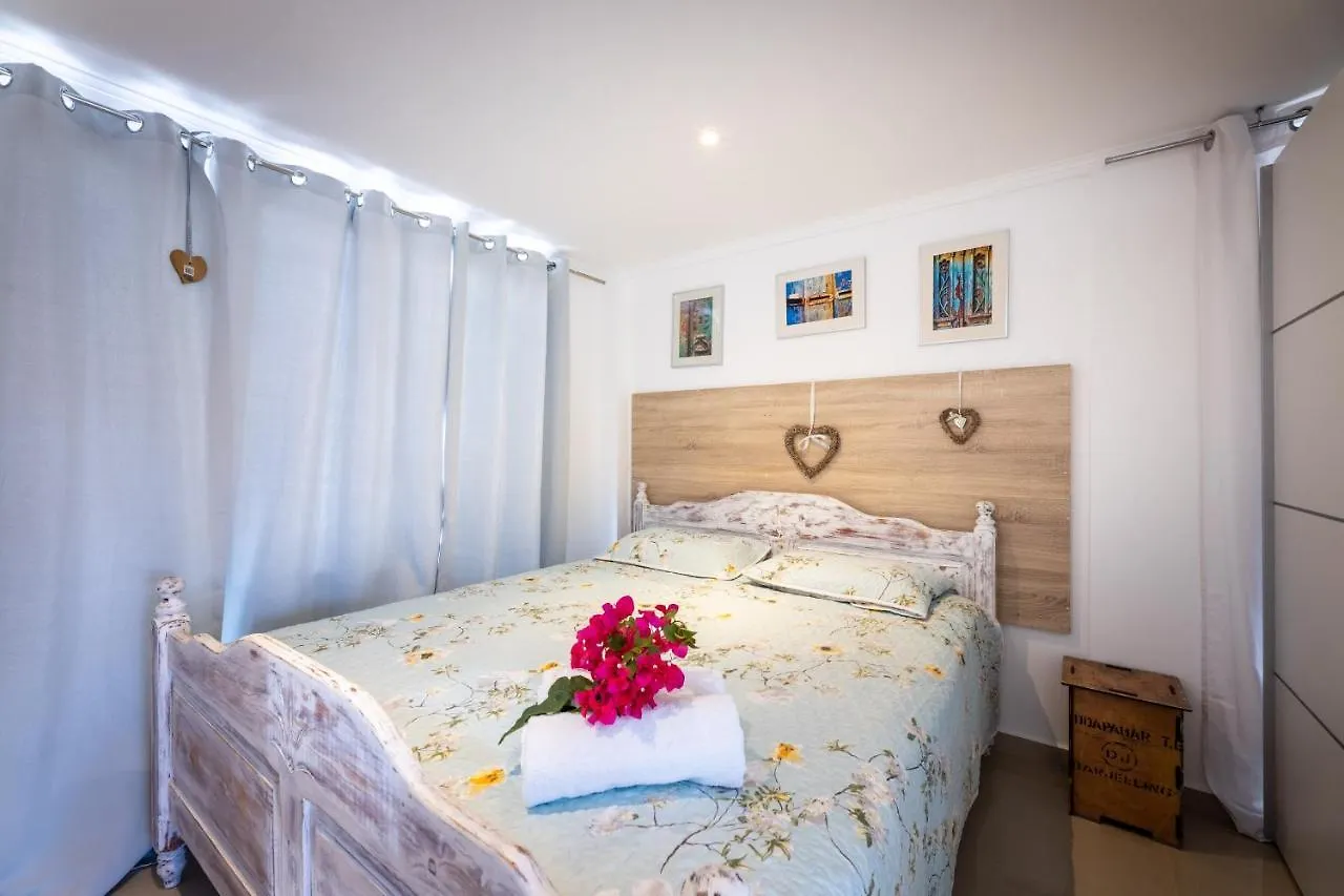 Apartment Lovely Rose With Garden Jacuzzi