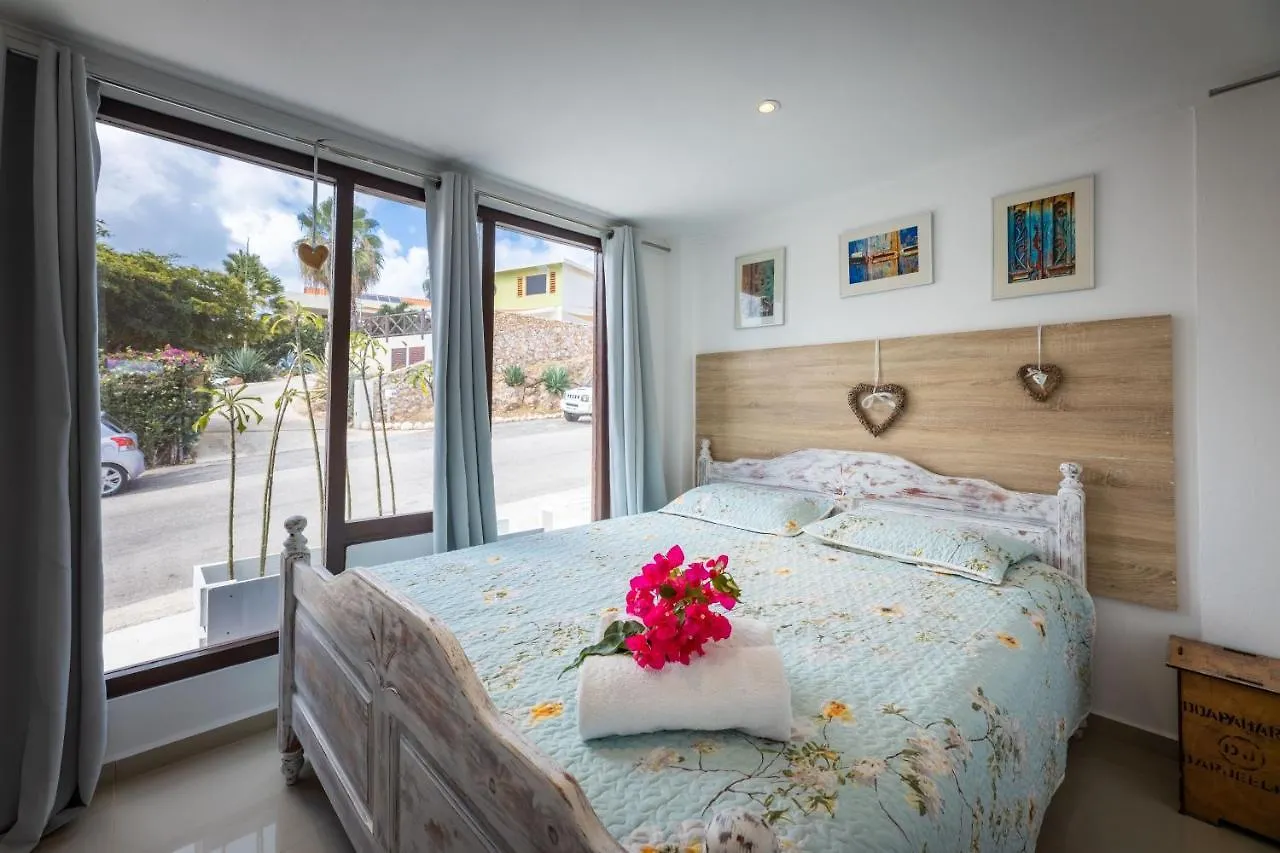 Apartment Lovely Rose With Garden Jacuzzi Curacao